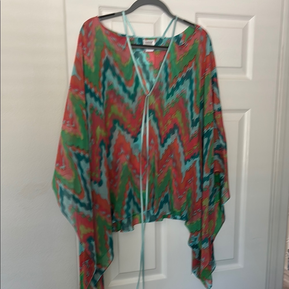 Vibrant Chevron Pattern Poncho